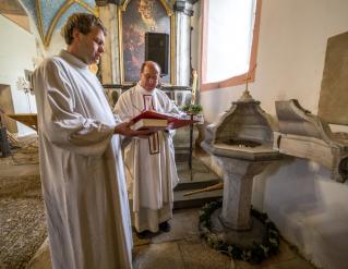 25 let od záchrany a znovuvysvěcení kostela sv. Mořice na Mouřenci