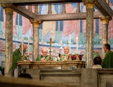 Čeští a moravští biskupové připutovali do Říma