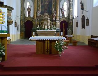 Výměna oltáře v děkanském kostele